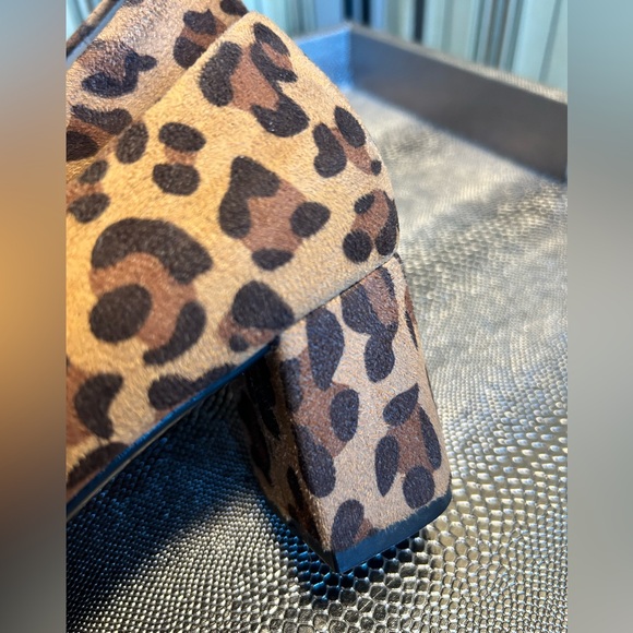 CL Cheetah print heels - Picture 4 of 10